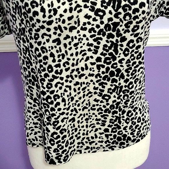 XXI Black & Gray Leopard Print Crossed Back Flowy Soft Knit Top - Picture 3 of 8